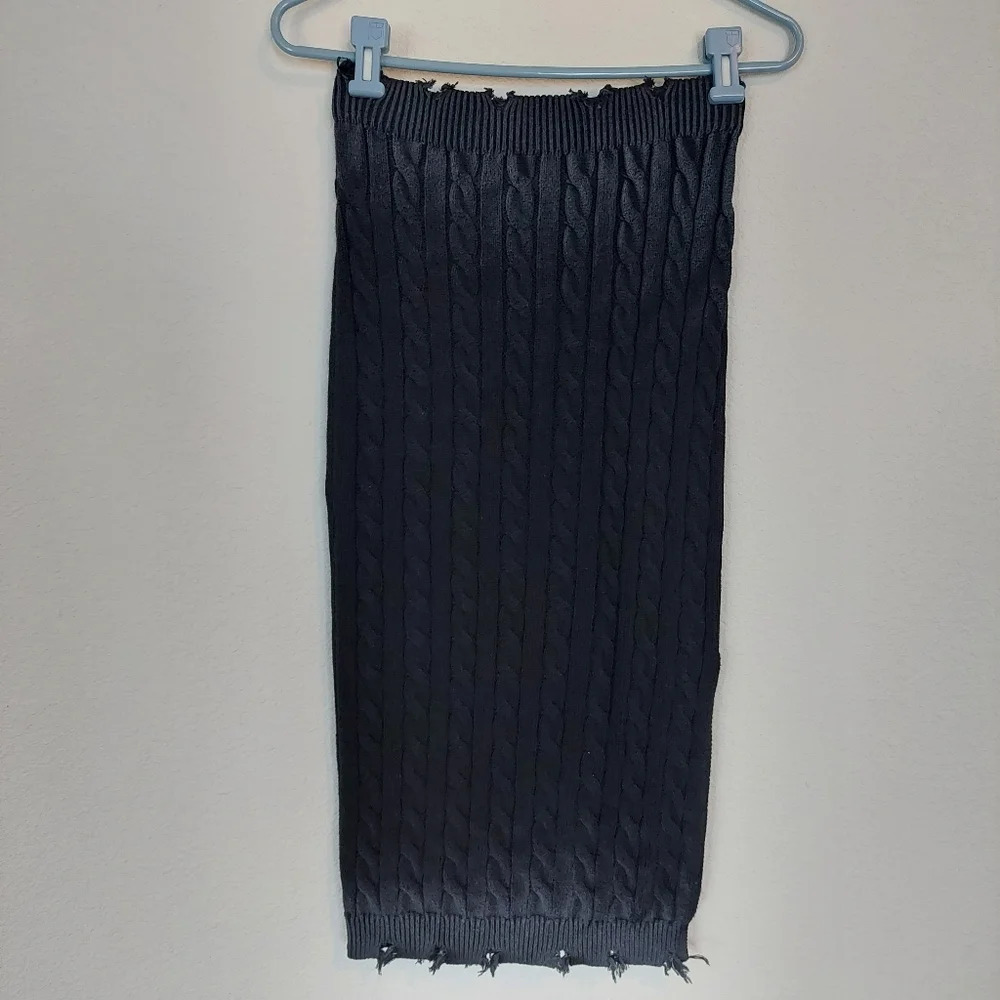 Rumoredโ Cable Knit Chewed Hem Skirt Size Meduim Ombre Grey Black